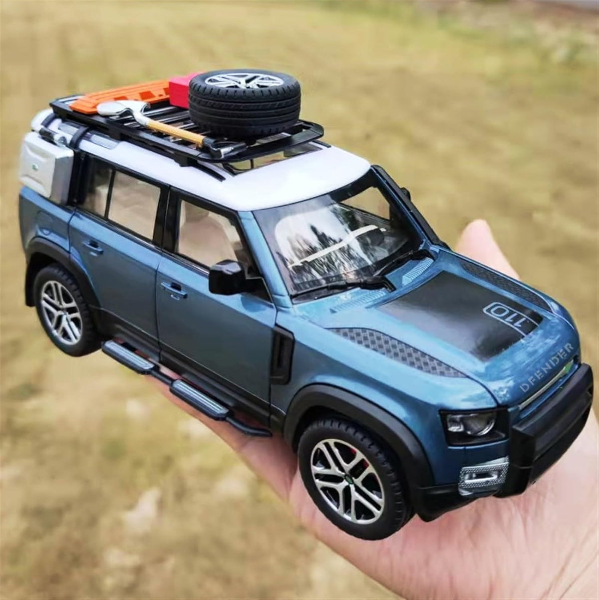 Land Rover Defender 110 1:24 Diecast Scale Model car